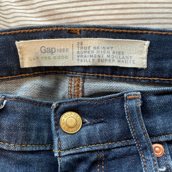 GAP Jeans - Picture 2 of 2